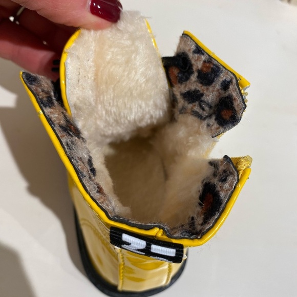 Child Unisex Yellow Waterproof Ankle Boot Cheetah Faux Fur Lace Up  9 NEW - Picture 3 of 11